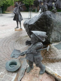 Kohle schaufelnder Zwerg
