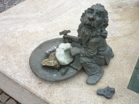 Blaue B&uuml;ste, eingef&auml;rbter Beton, Stahldraht, 65 cm