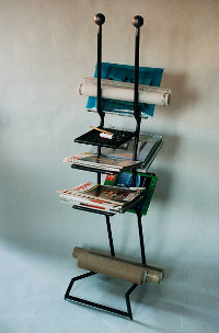 Zeitungsst&auml;nder, Stahl und Messing, 120 cm