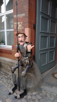 Don Quixote, Gastst&auml;tten-Werbung in Quedlinburg, Modellierbeton, Stahl, 170 cm, 2016